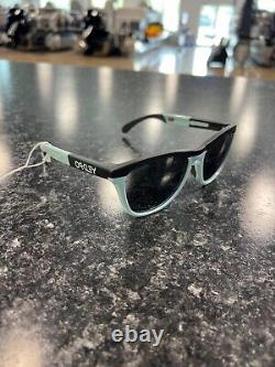 Oakley FrogskinsT Range prizm black Lenses, matte carbon/blue milkshake Frame