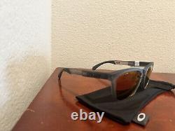 Oakley Sunglasses OO9284 Frogskins range 928401 Grey red Man