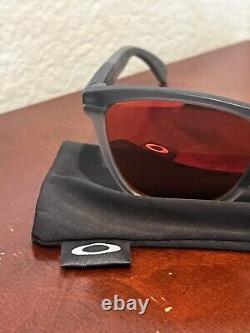 Oakley Sunglasses OO9284 Frogskins range 928401 Grey red Man