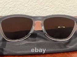 Oakley Sunglasses OO9284 Frogskins range 928401 Grey red Man