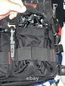 RARE OAKLEY AP MESSENGER BAG DEXTER TV Tactical Field Gear Range Excellent