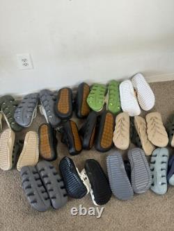 Beaucoup de 15 sandales d'été comme des Crocs en couleurs assorties, toutes tailles de 7 à 12.