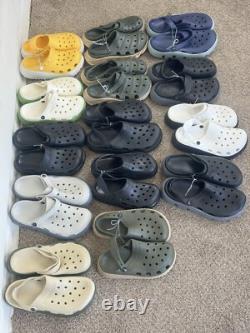 Beaucoup de 15 sandales d'été comme des Crocs en couleurs assorties, toutes tailles de 7 à 12.