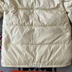 La veste Brooks Range Parka de The North Face pour hommes, taille moyenne, couleur beige gravier, neuf avec étiquette (NWT) D3