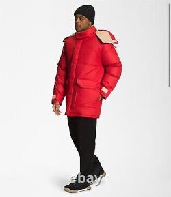 La veste Brooks Range Parka rouge de The North Face pour hommes, taille Medium, neuve avec étiquette, prix de vente conseillé de 450 $.