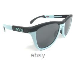 Lunettes de soleil Oakley Frogskins Gamme OO9284-0355 Carbone Mat/Bleu avec Prizm Gris