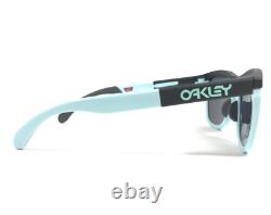 Lunettes de soleil Oakley Frogskins Gamme OO9284-0355 Carbone Mat/Bleu avec Prizm Gris