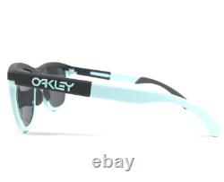 Lunettes de soleil Oakley Frogskins Gamme OO9284-0355 Carbone Mat/Bleu avec Prizm Gris