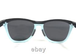 Lunettes de soleil Oakley Frogskins Gamme OO9284-0355 Carbone Mat/Bleu avec Prizm Gris