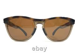 Lunettes de soleil Oakley Frogskins Gamme OO9284-0755 Tortue Brune avec Prizm Tungstène