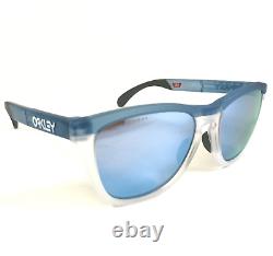 Lunettes de soleil Oakley Frogskins OO9284-0955 gamme Matte Clear Blue Prizm Deep Water