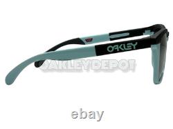 Lunettes de soleil Oakley Frogskins Range 009284 Matte Carbon/bleu/prizm Noir (30)