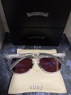 Lunettes de soleil Oakley Frogskins Range XL 9503-0558 Monture transparente Lentilles violettes