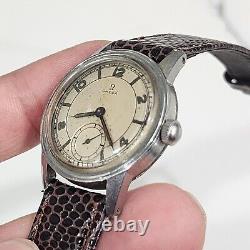 Montre militaire pour hommes Omega vintage WWII Cal. R17.8 des années 1940 Réf 2144 révisée