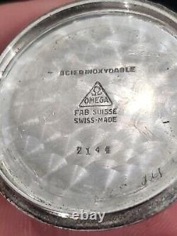 Montre militaire pour hommes Omega vintage WWII Cal. R17.8 des années 1940 Réf 2144 révisée