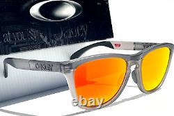 Nouvelle gamme de lunettes de soleil Oakley Frogskins en gris mat fumée avec verres PRIZM Ruby 9284-01