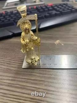 Pendentif Santa Muerte pour homme en moissanite taille ronde de 3,00 ct plaqué or jaune 14K Pendentif Santa Muerte pour homme en moissanite taille ronde de 3,00 ct plaqué or jaune 14K